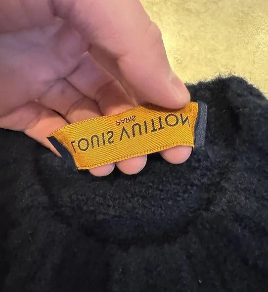 VELORE - LOUIS V SWEATER