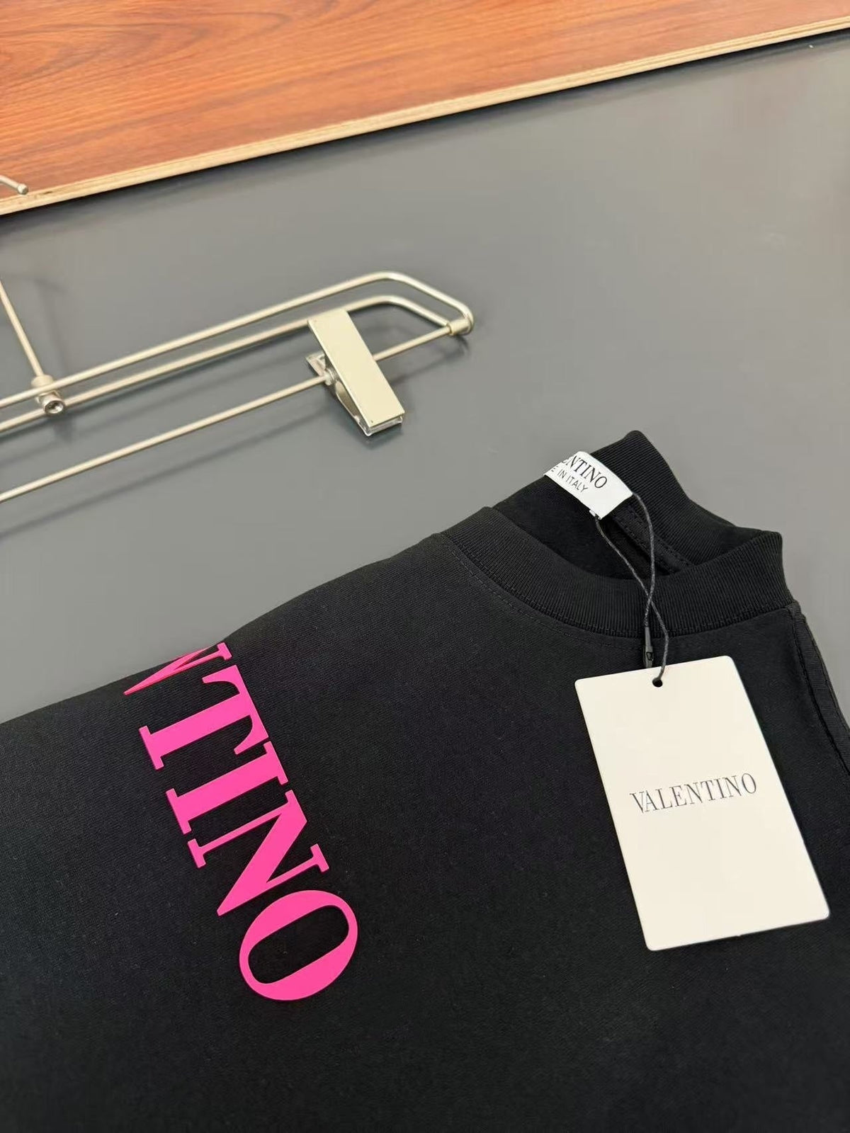 V - TSHIRT
