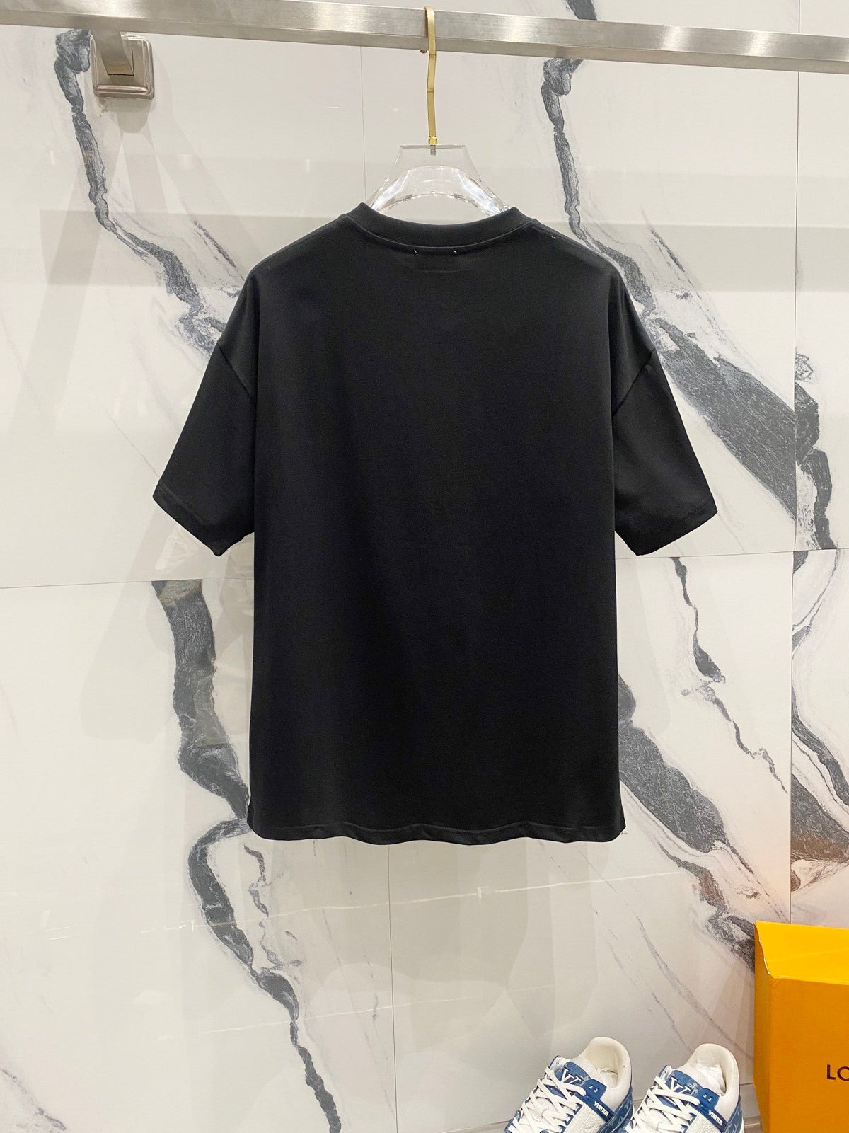 V - TSHIRT