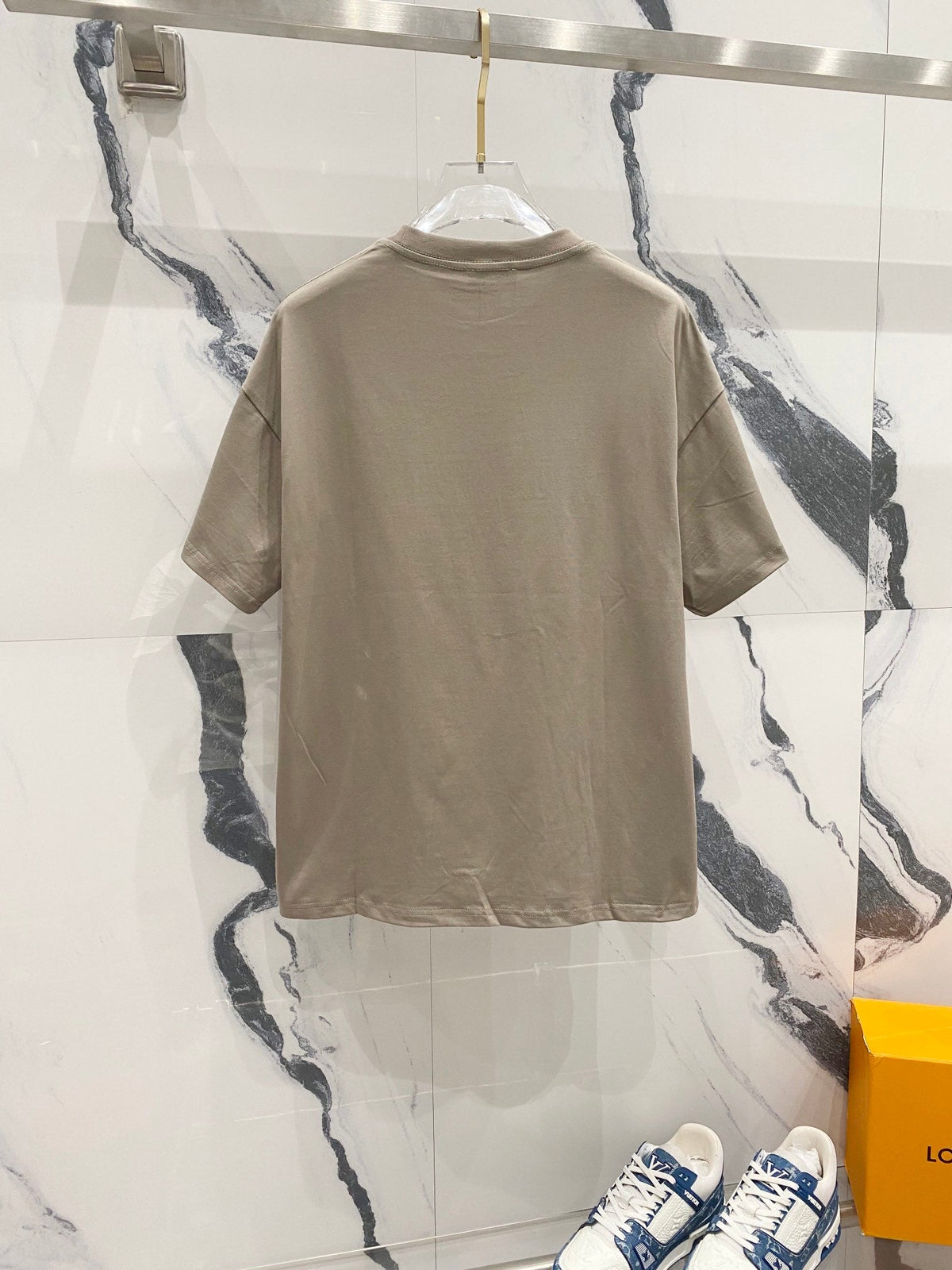 V - TSHIRT