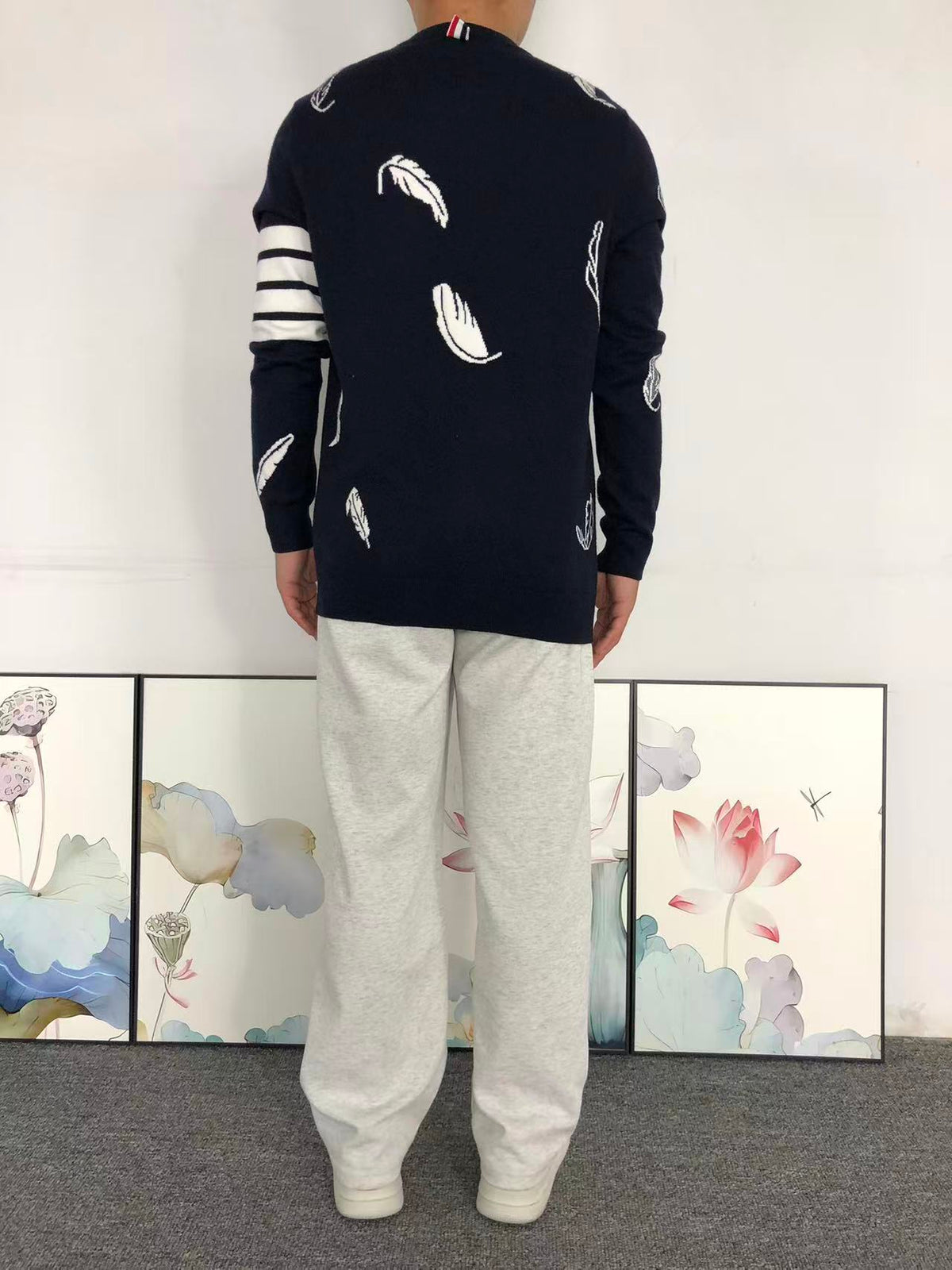 T - SWEATER