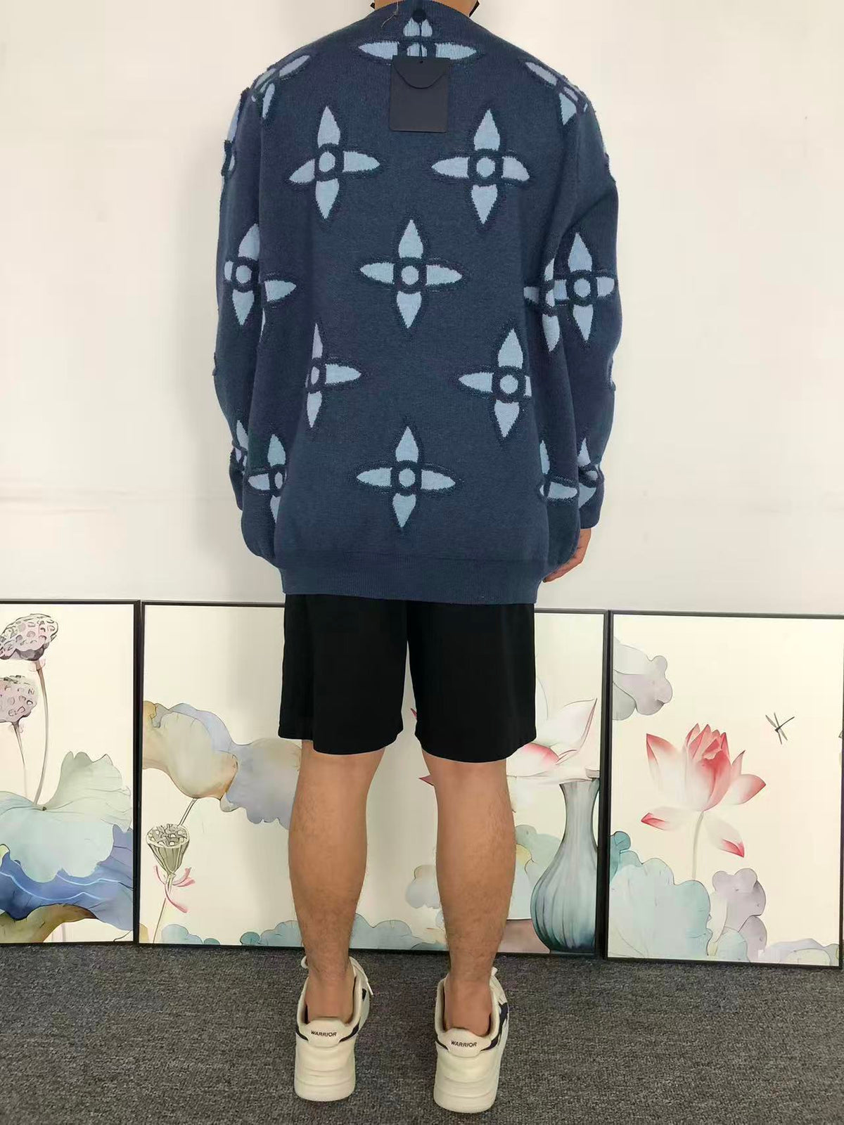 L - SWEATER
