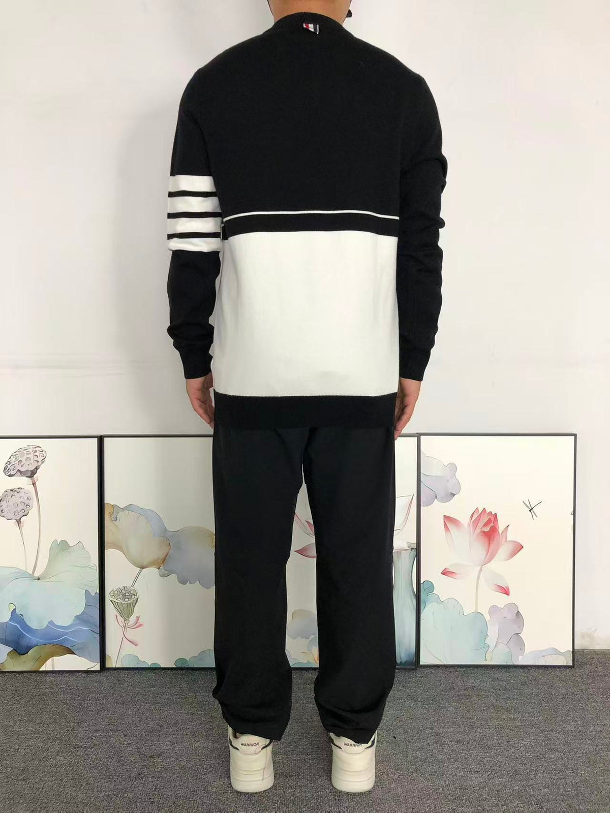 T - SWEATER