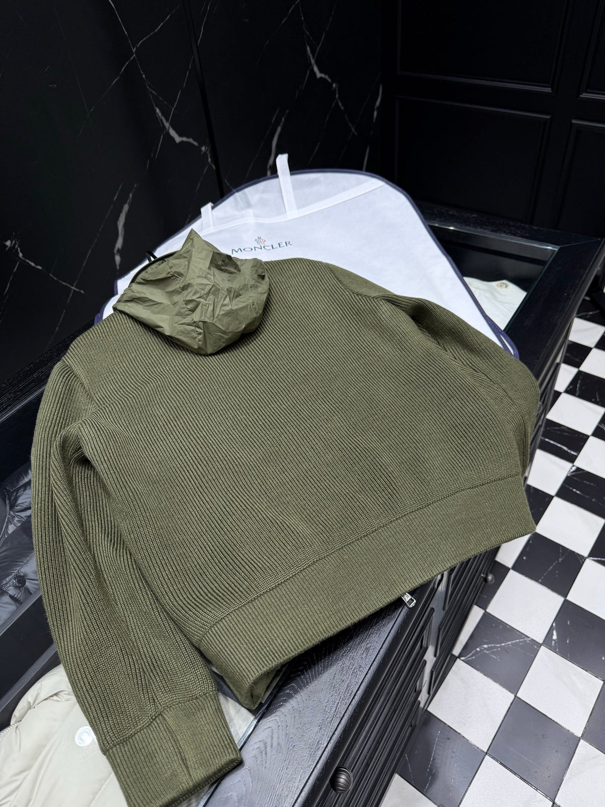 V - CARDIGAN