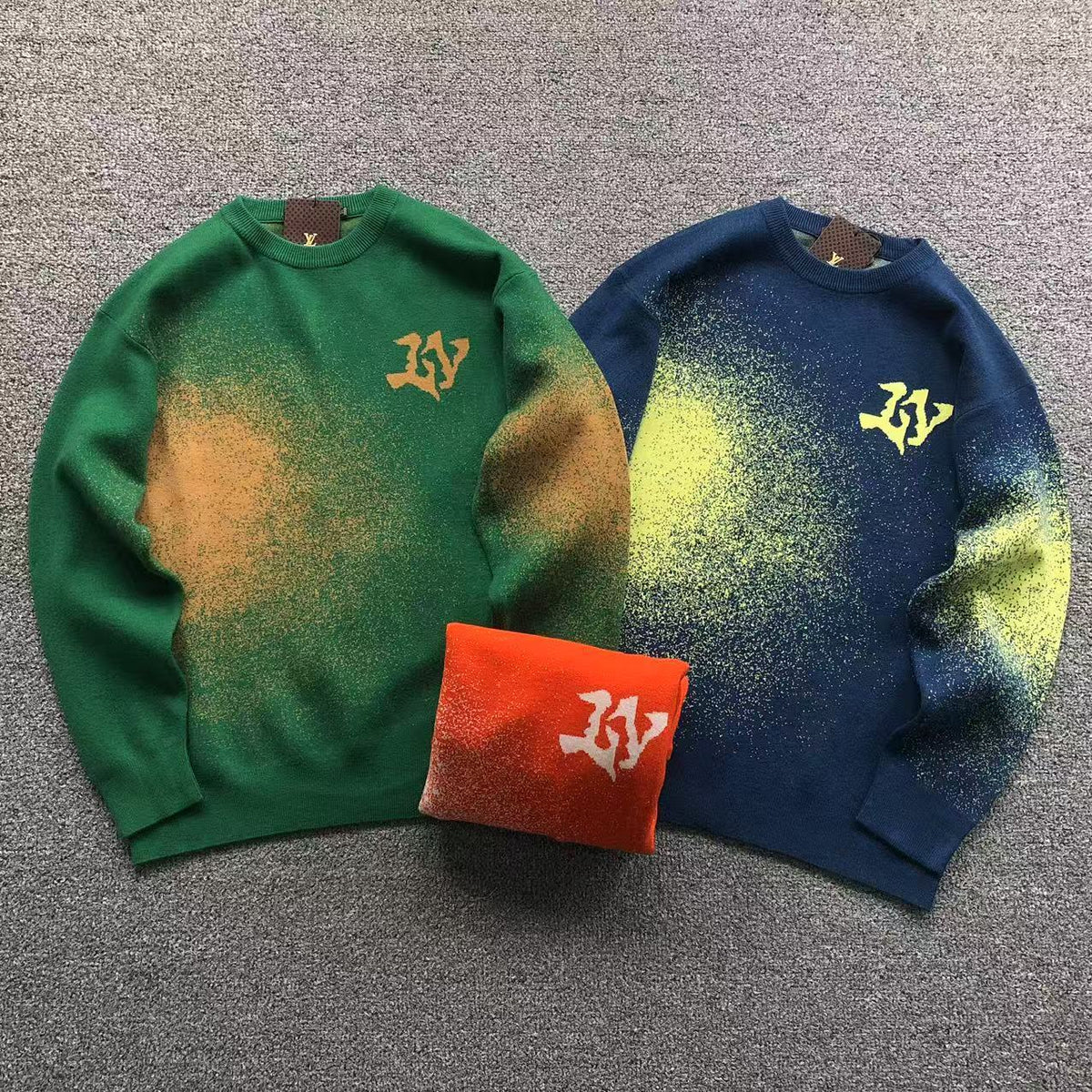 L - SWEATER