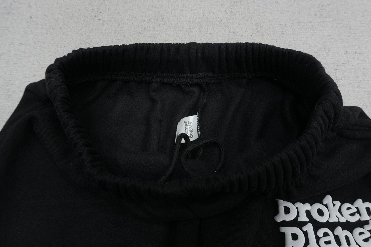 B - SWEATPANTS