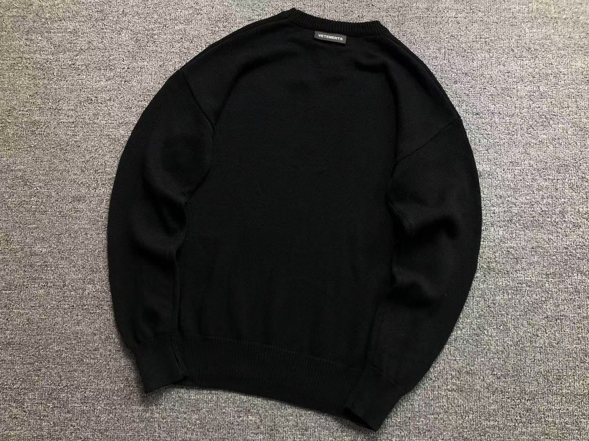 V - SWEATER