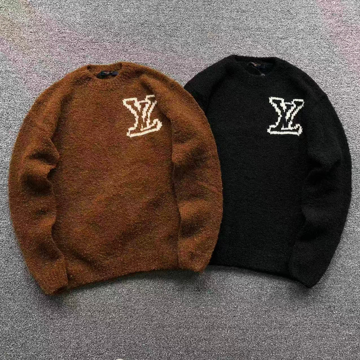 L - SWEATER