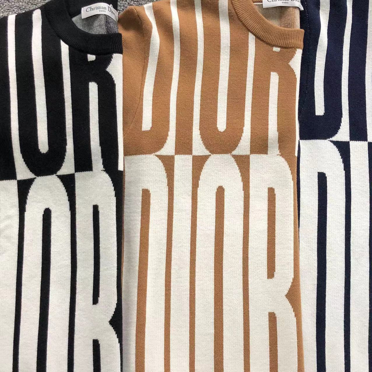 D - SWEATER