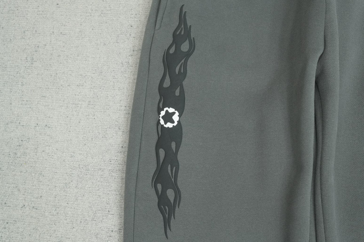 B - SWEATPANTS