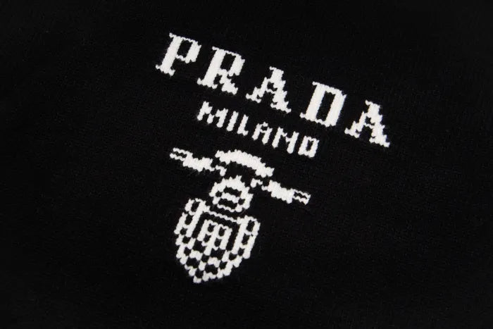 P - SWEATER