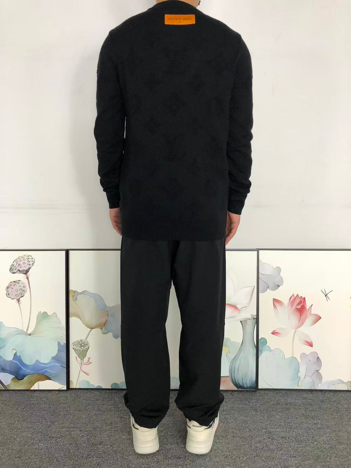 L - SWEATER