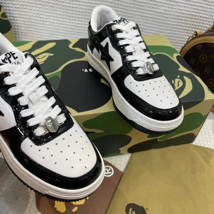 B - SNEAKERS