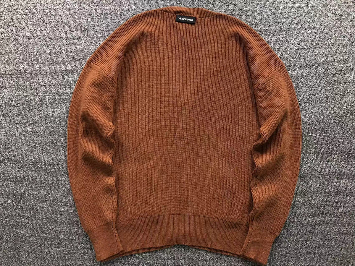 V - SWEATER