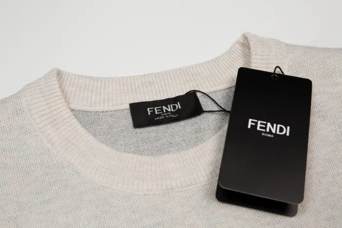 F  - SWEATER