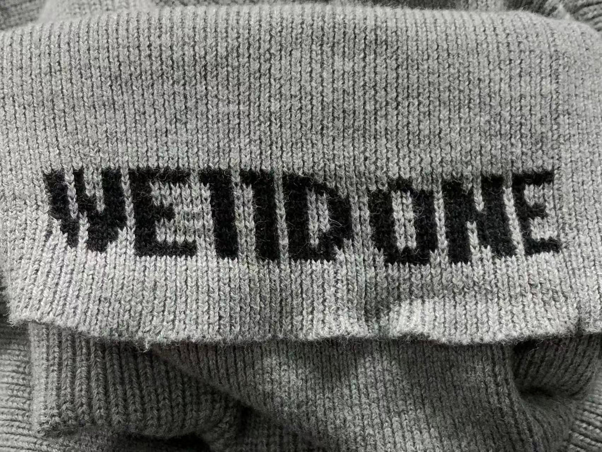 W - SWEATER