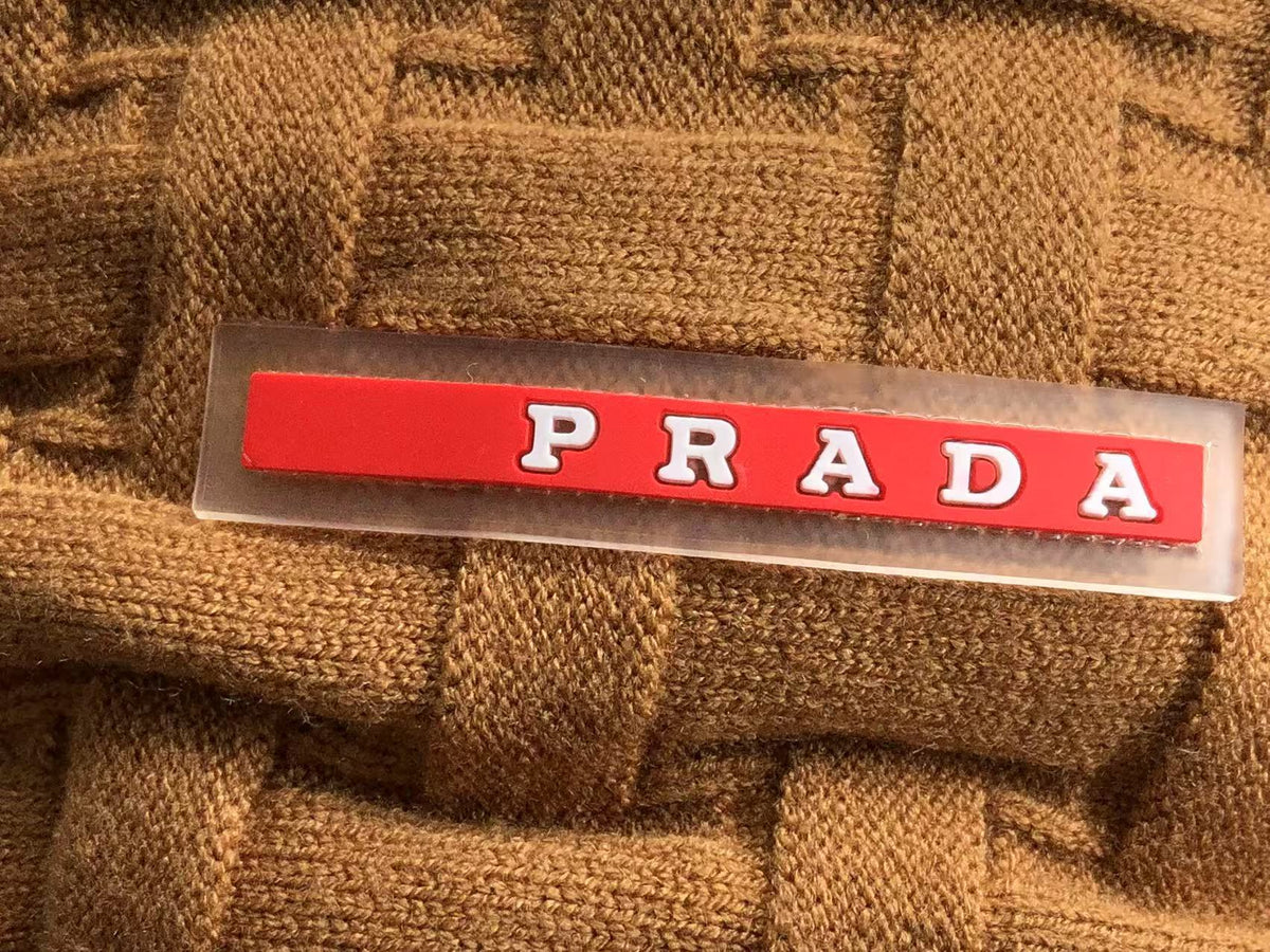 P - SWEATER