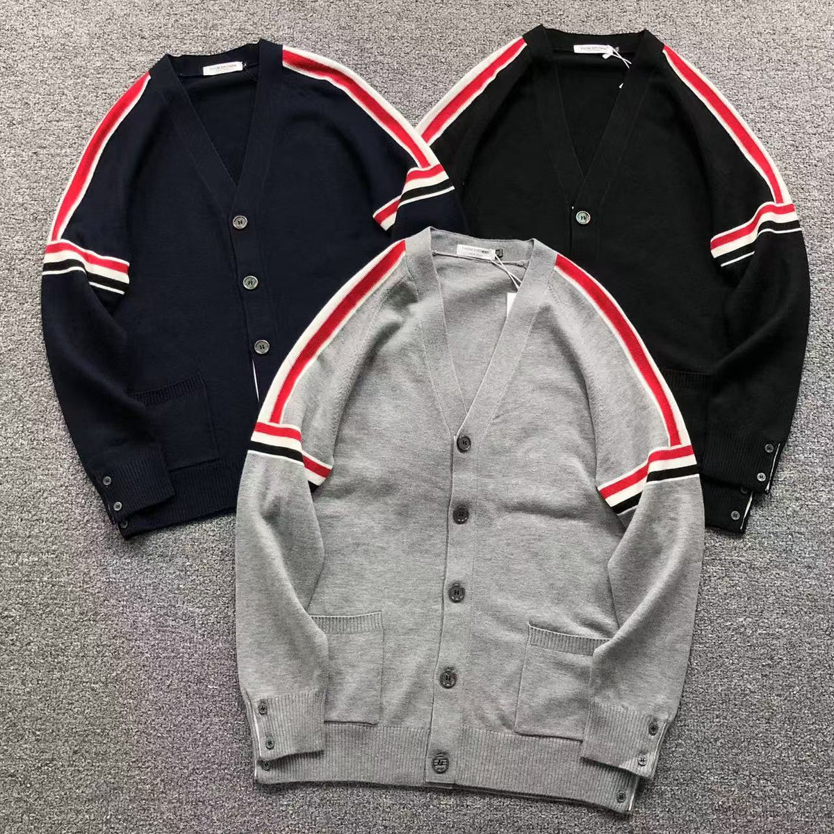 T - SWEATER