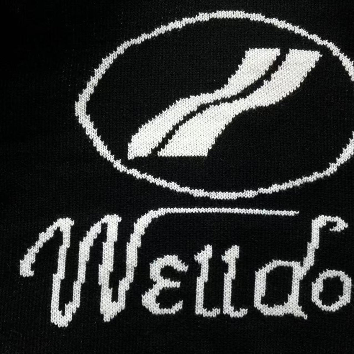 W - SWEATER