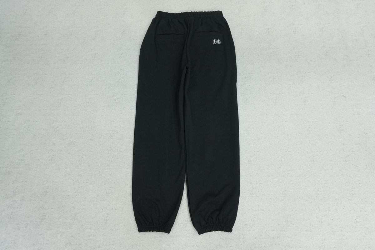 T - SWEATPANTS