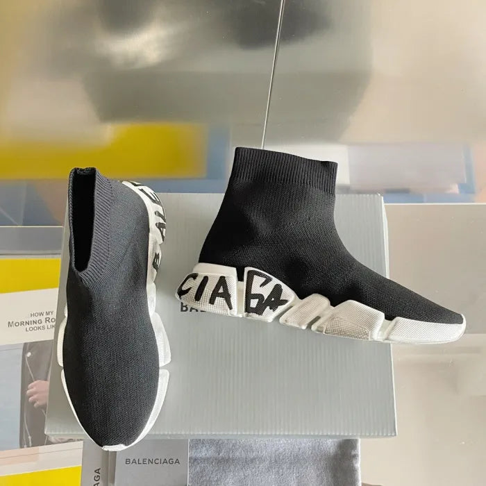 B - SNEAKERS