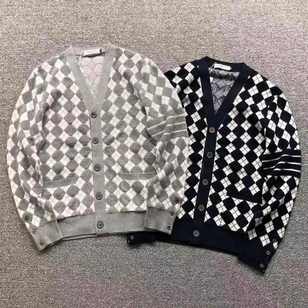 T - SWEATER