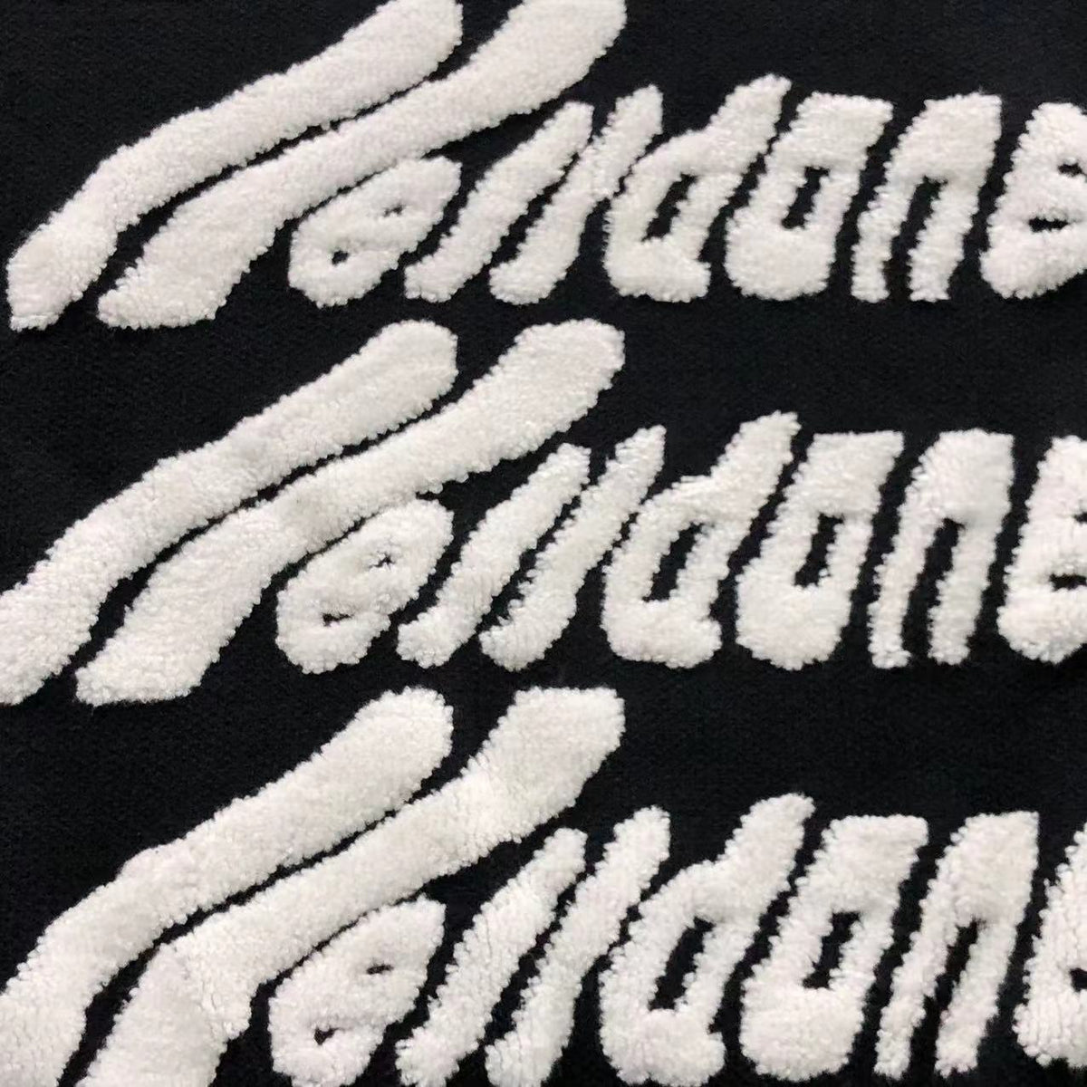 W - SWEATER