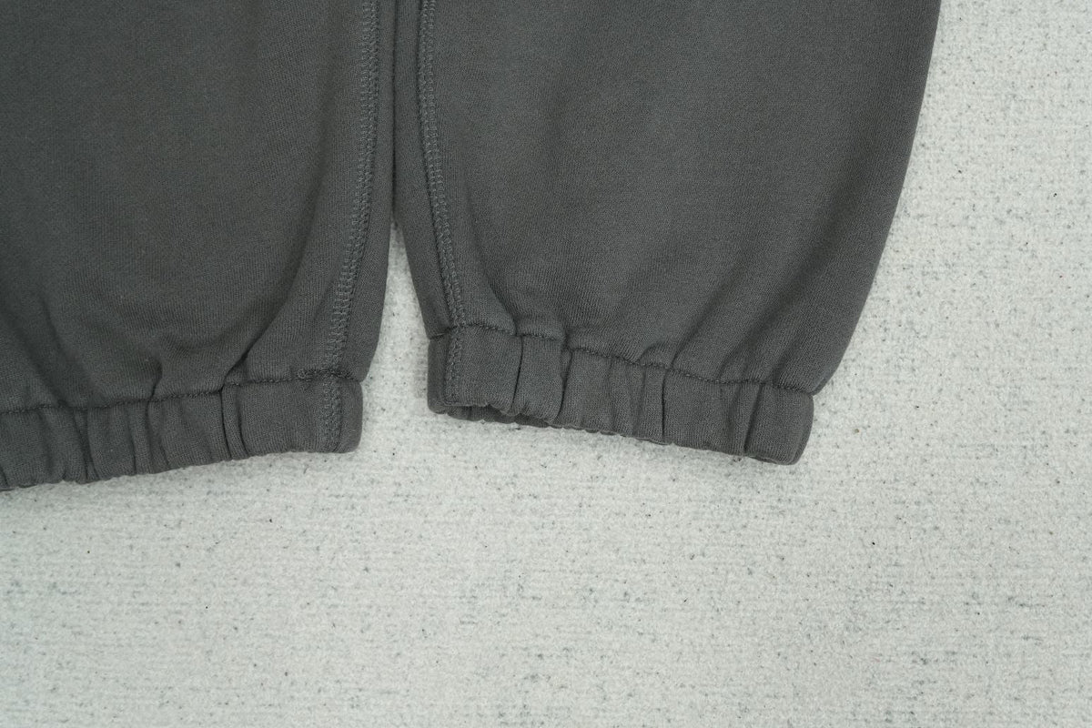 S - SWEATPANTS