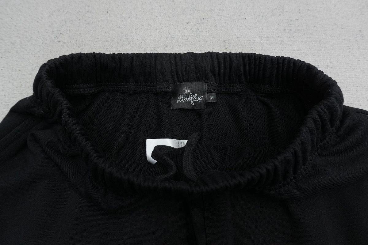 B - SWEATPANTS