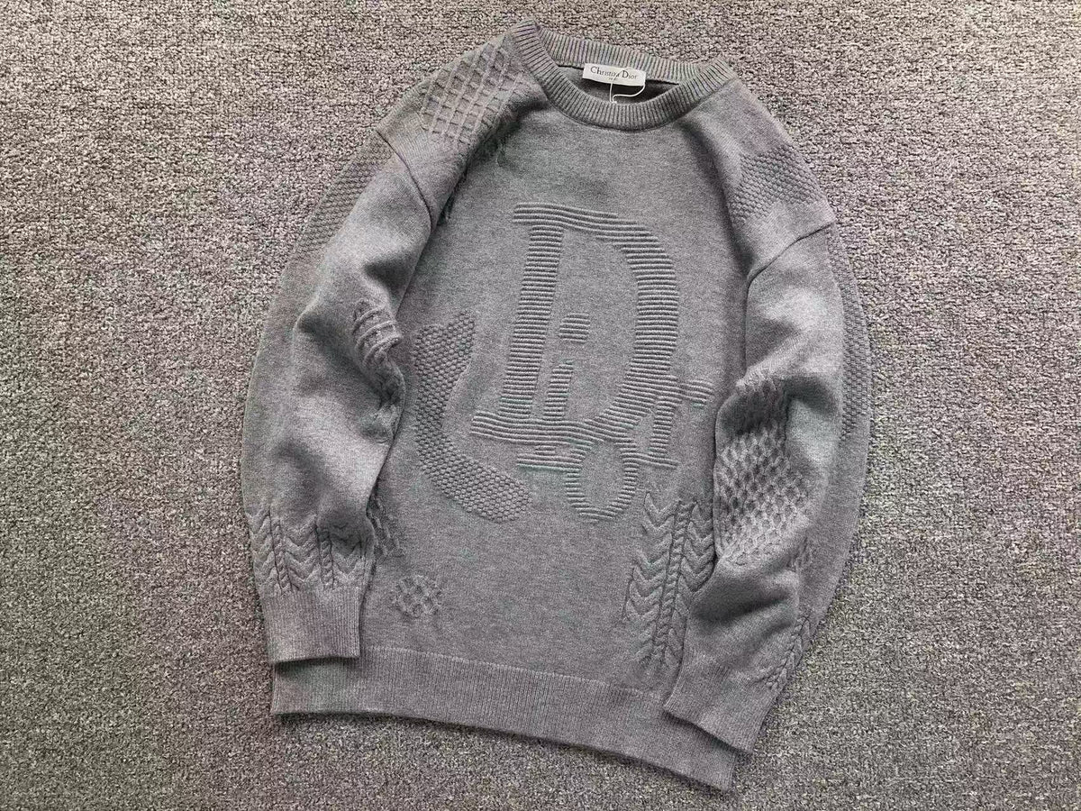 D - SWEATER