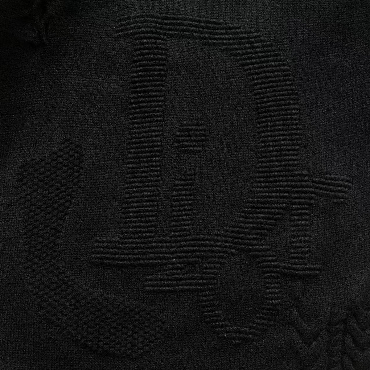 D - SWEATER