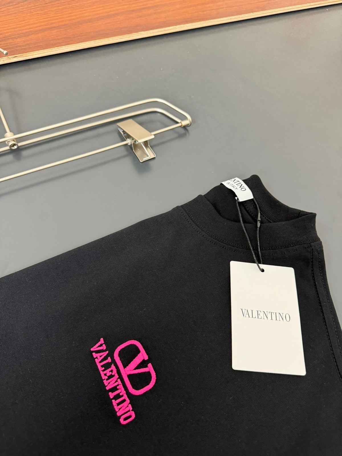 V - TSHIRT
