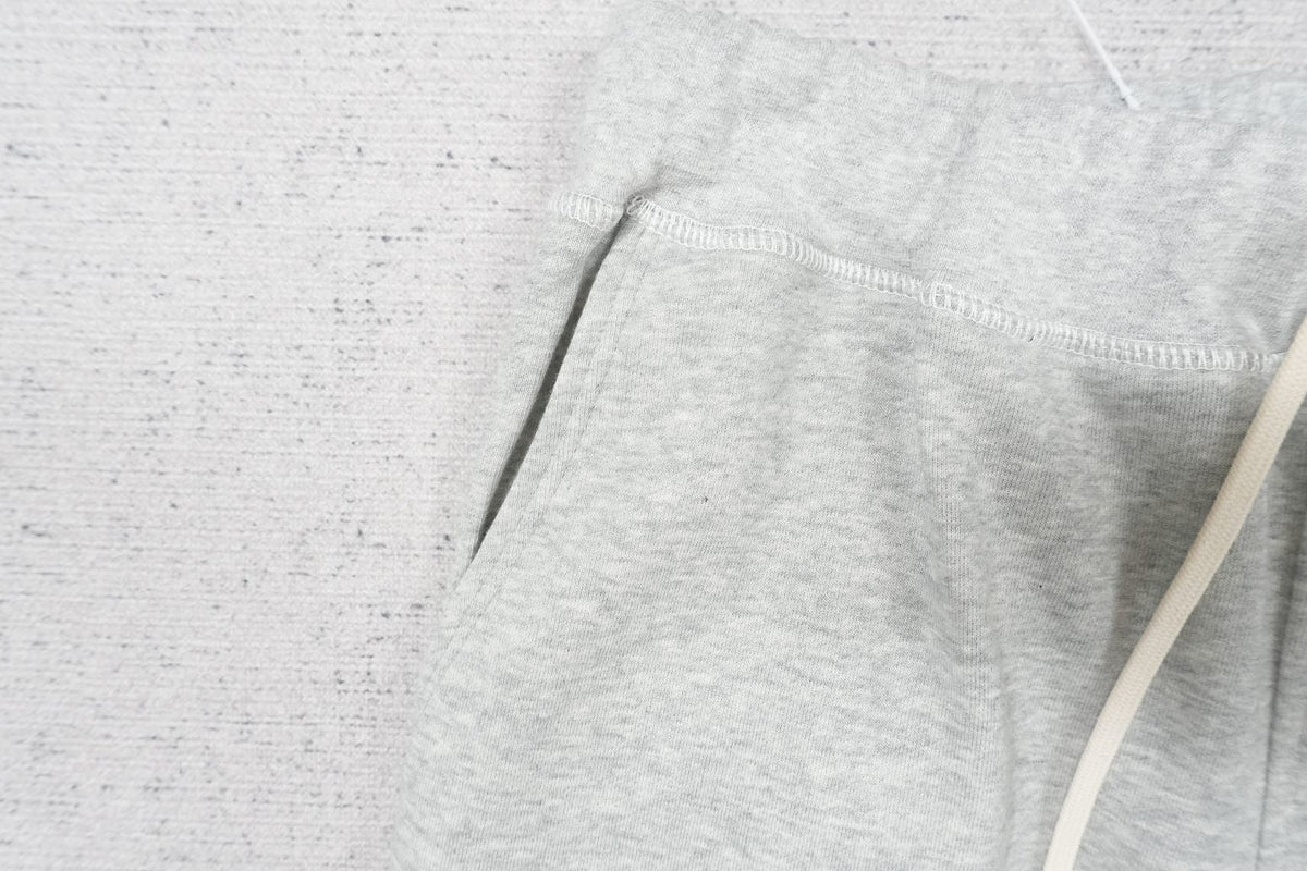 L - SWEATPANTS