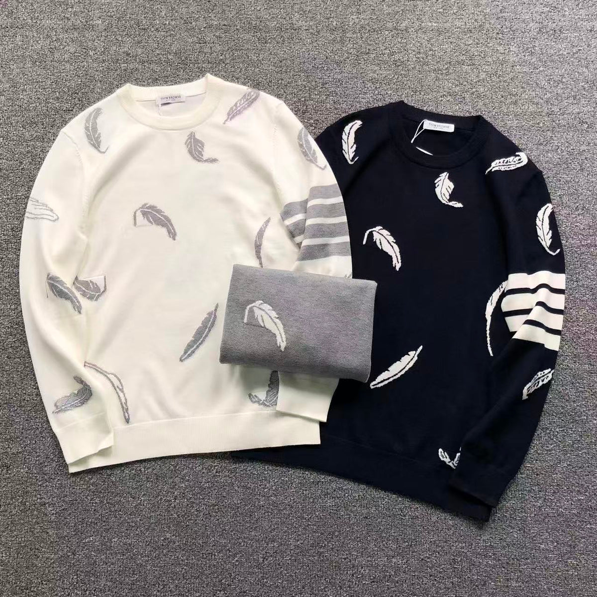 T - SWEATER