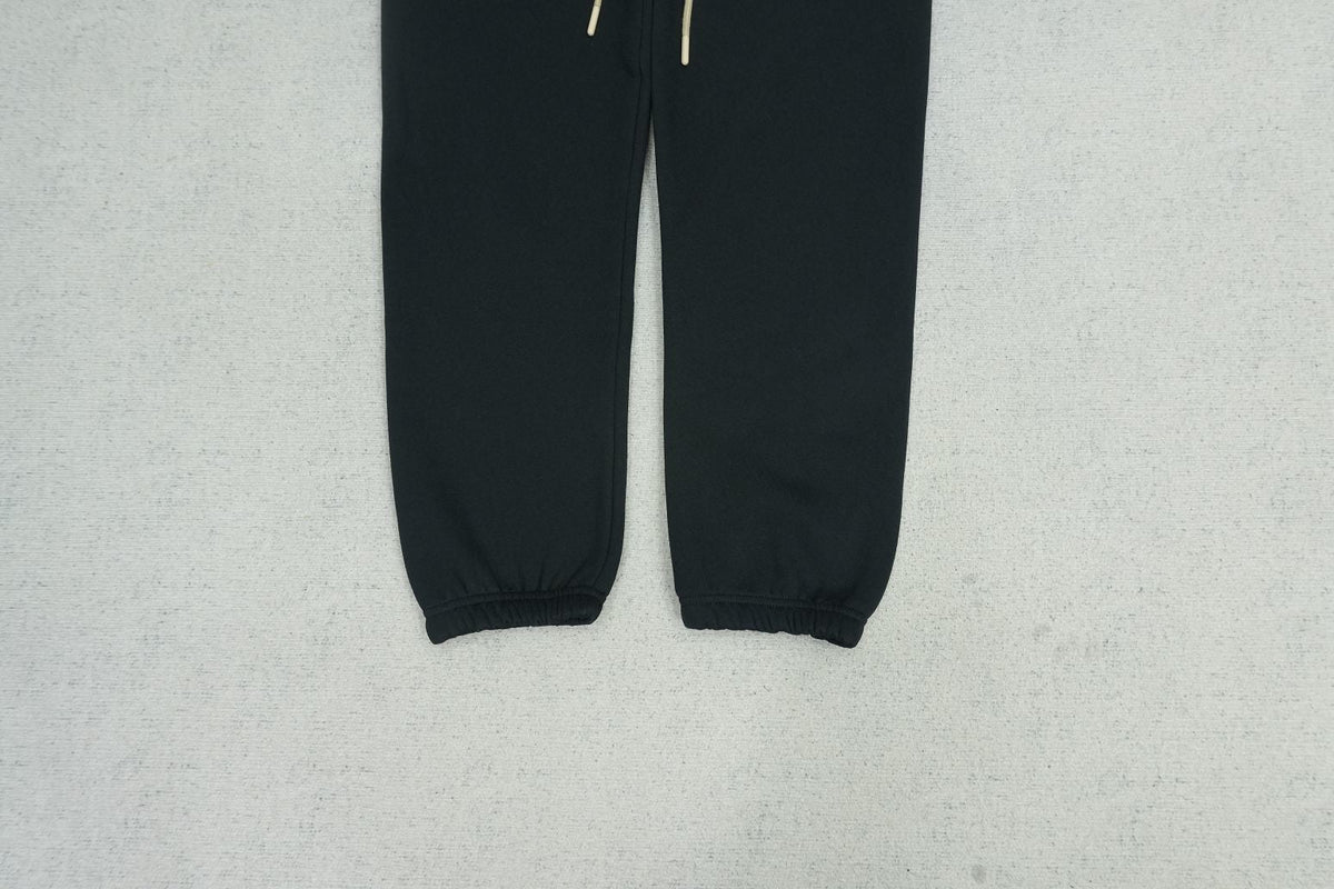 F - SWEATPANTS