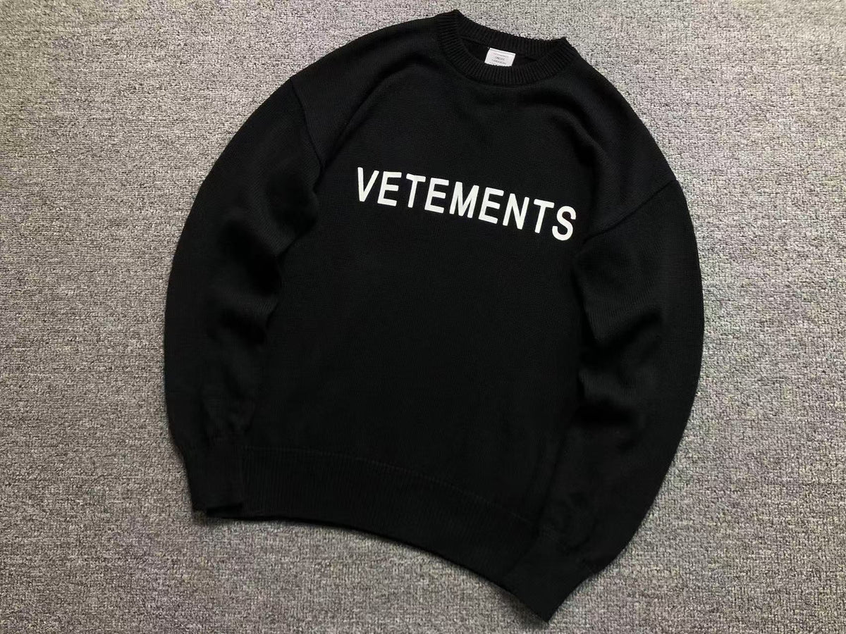 V - SWEATER