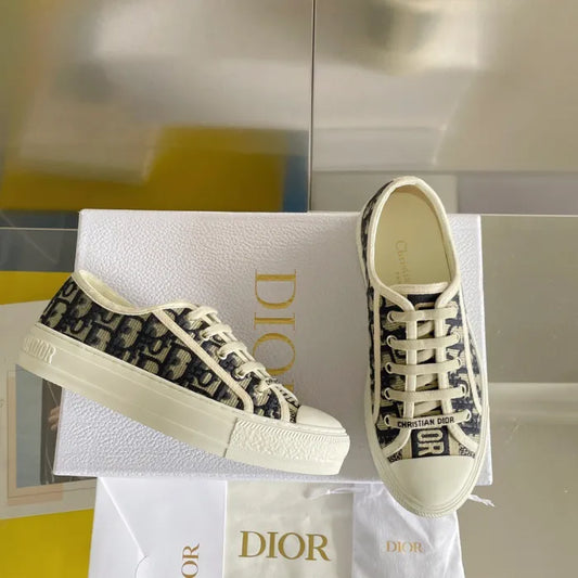 D - SNEAKERS