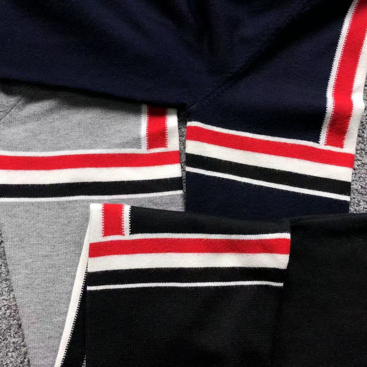 T - SWEATER