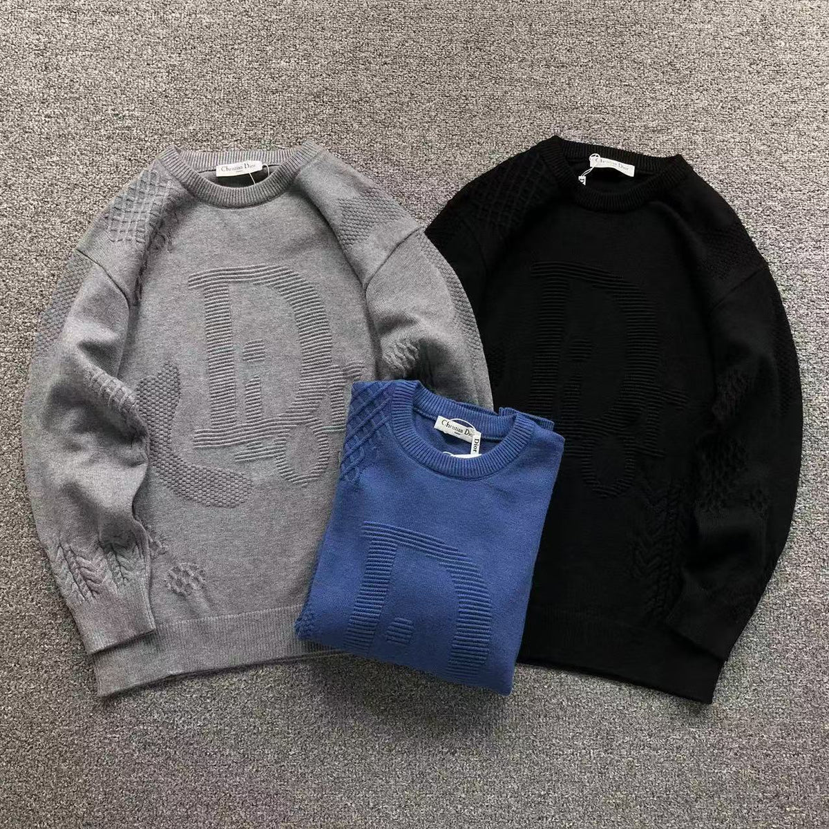 D - SWEATER