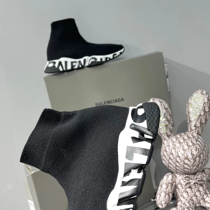B - SNEAKERS
