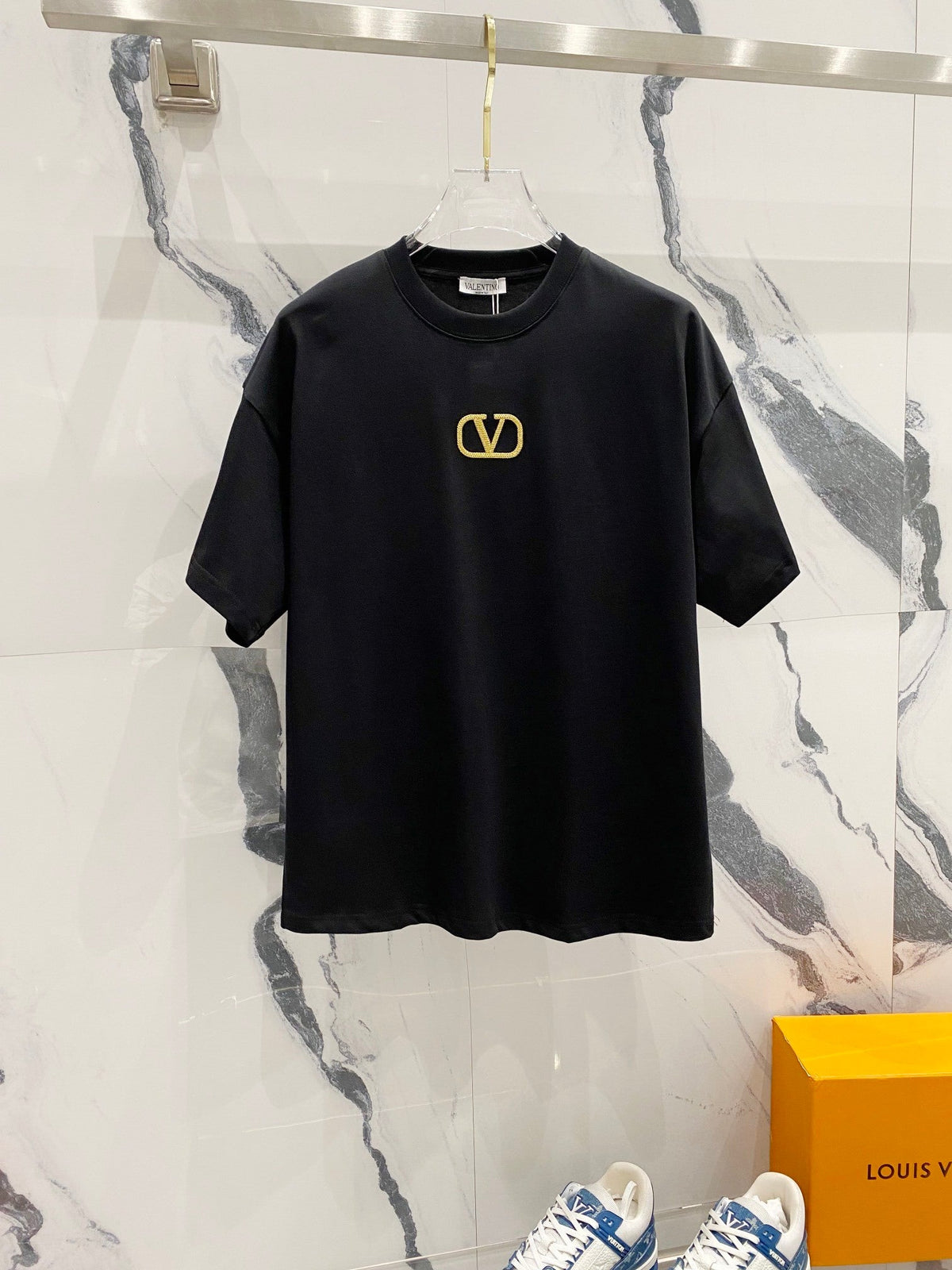 V - TSHIRT