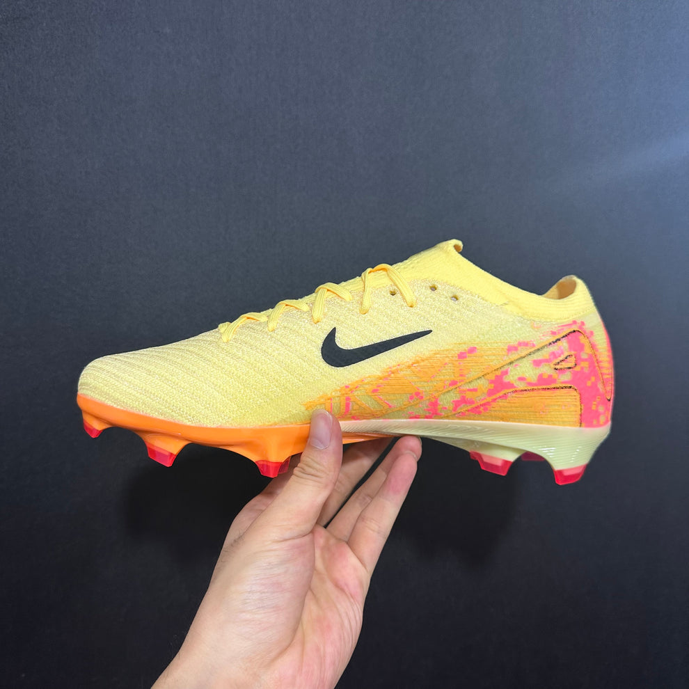 M - FUSSBALLSCHUHE
