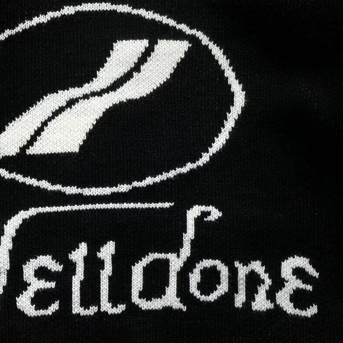 W - SWEATER