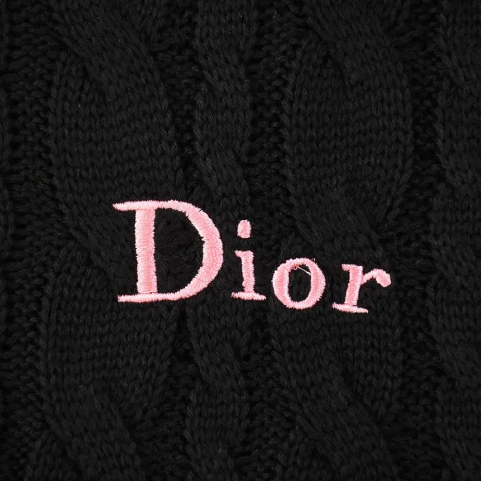 D - SWEATER