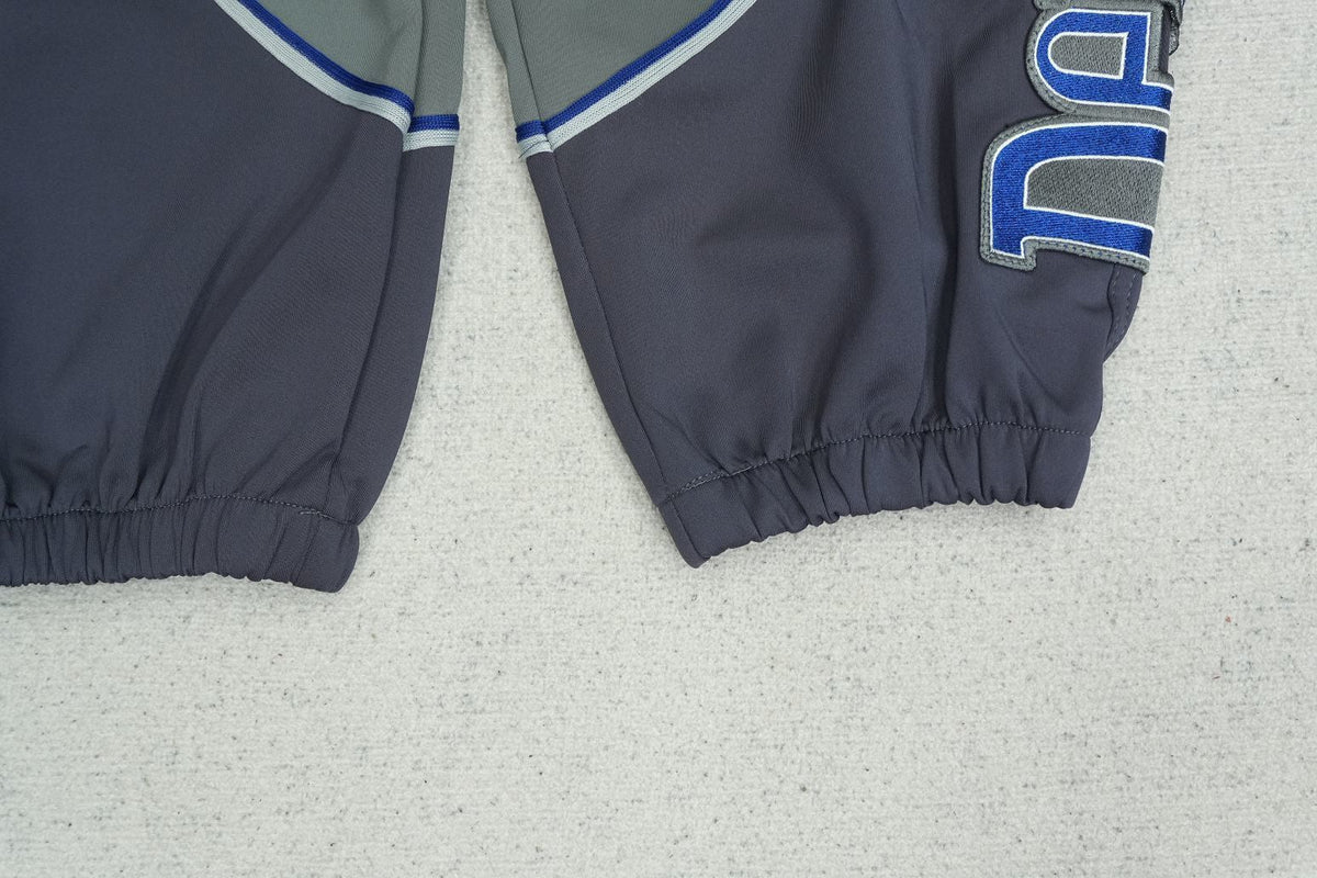D - SWEATPANTS