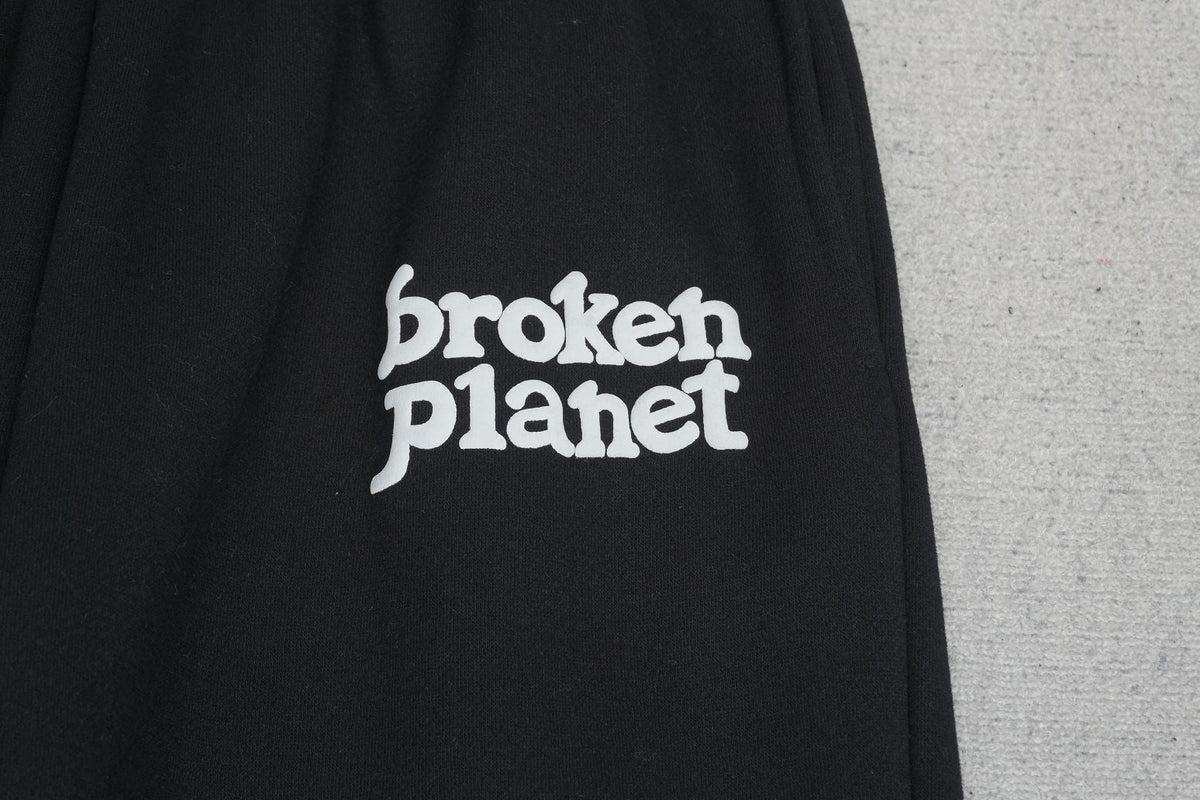 B - SWEATPANTS