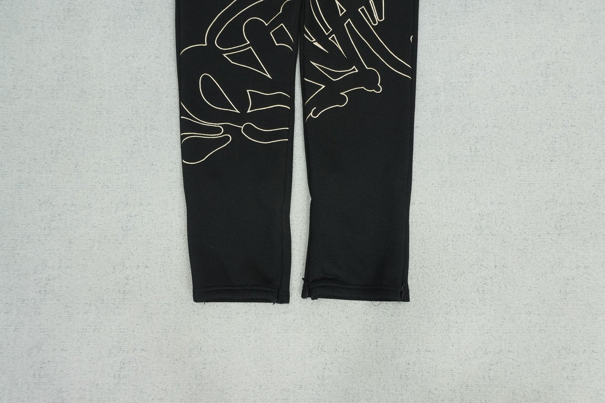 S - SWEATPANTS