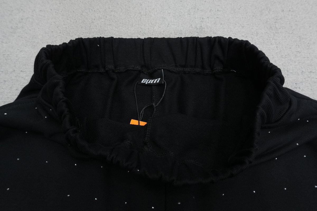 S - SWEATPANTS