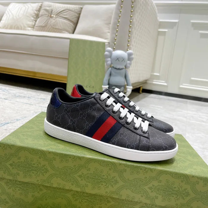 V - SNEAKERS