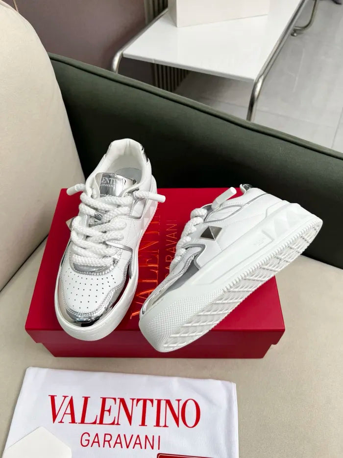 V - SNEAKERS